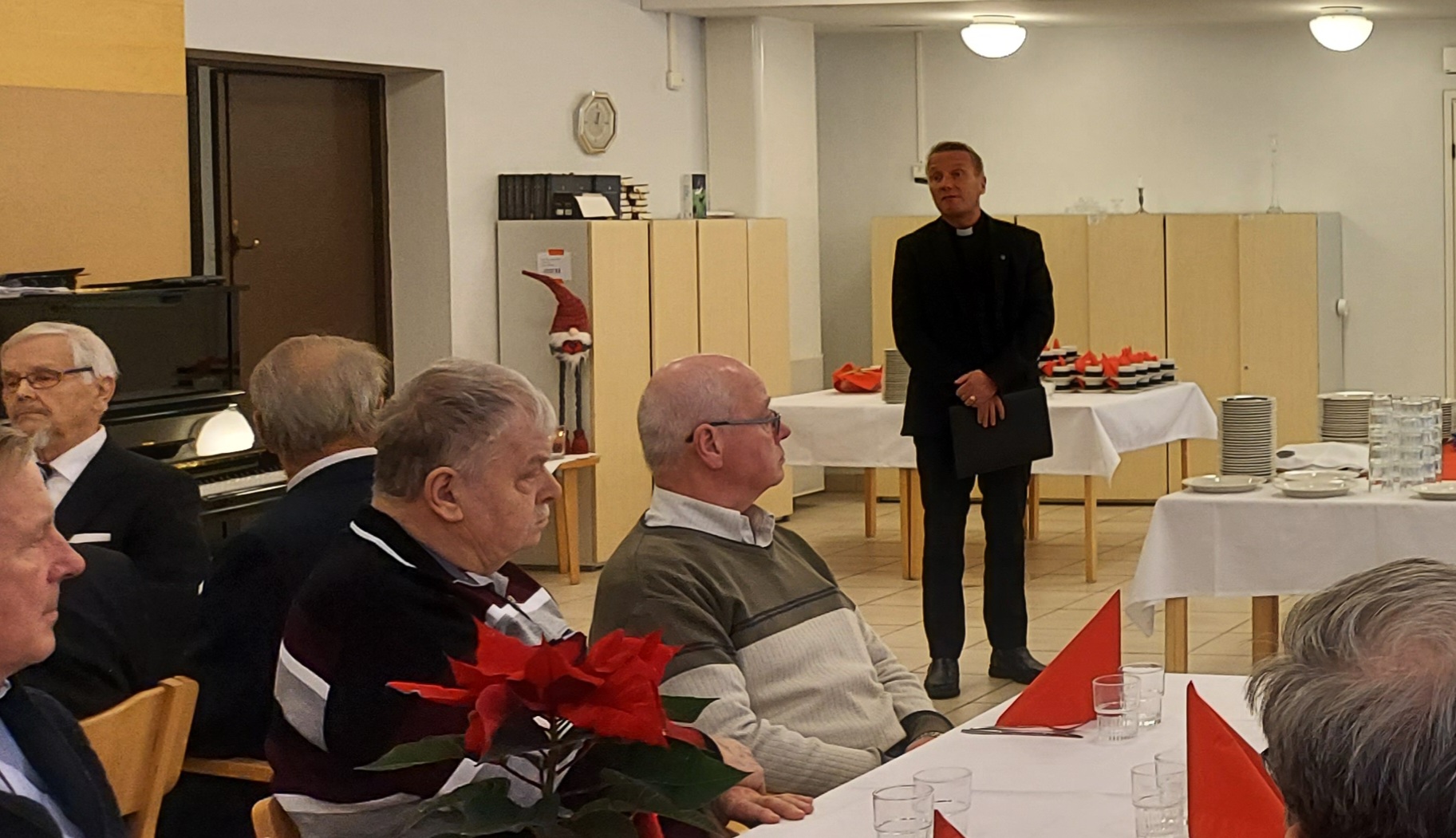 Kirkkoherra Jarkko Piippo.