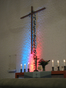 Valaistu risti.