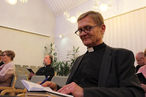 Timo Junkkaala laulaa Viisikielisestä