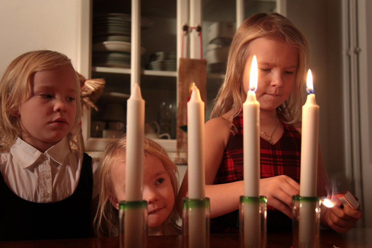 Sivu_02_adventtikynttilät_kuvaaja_Aarne_Ormio_S.jpg