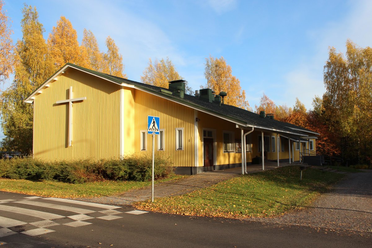 Könönpellon seurakuntakeskus Könönpellon seurakuntakeskus on saanut uuden keltaisen maalipinnan.