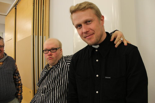 Niko halusi tulla kuvattavaksi yhdessä Risto-papin kanssa.
